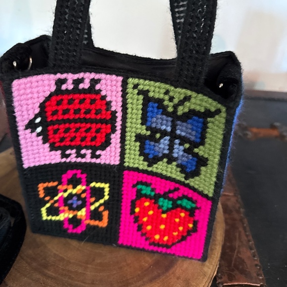 Unif stitch bag. - Picture 3 of 5